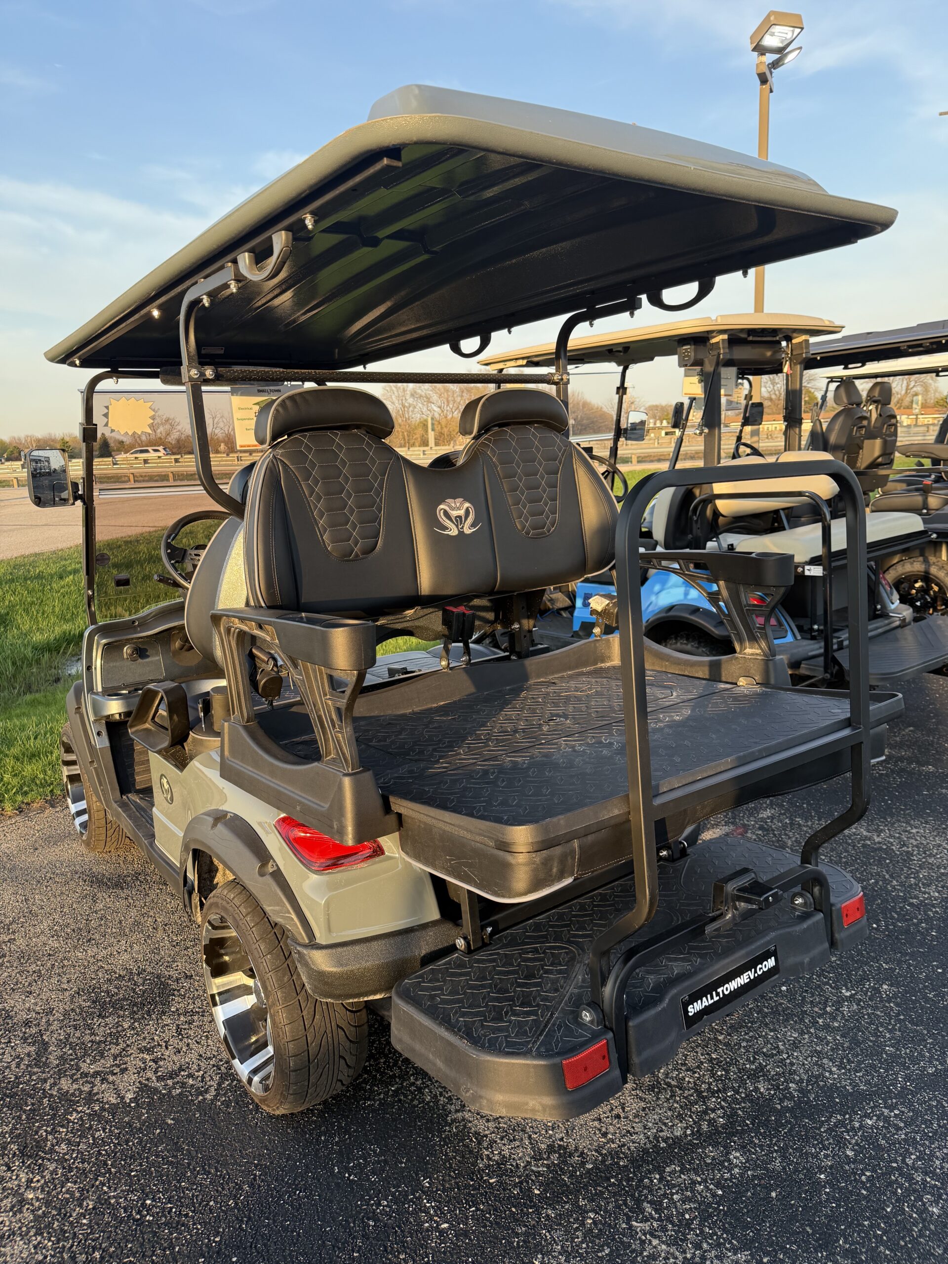 Used 2024 Venom Non-Lifted Strike 2+2 Electric Golf Cart – Gun Metal Gray - Image 5